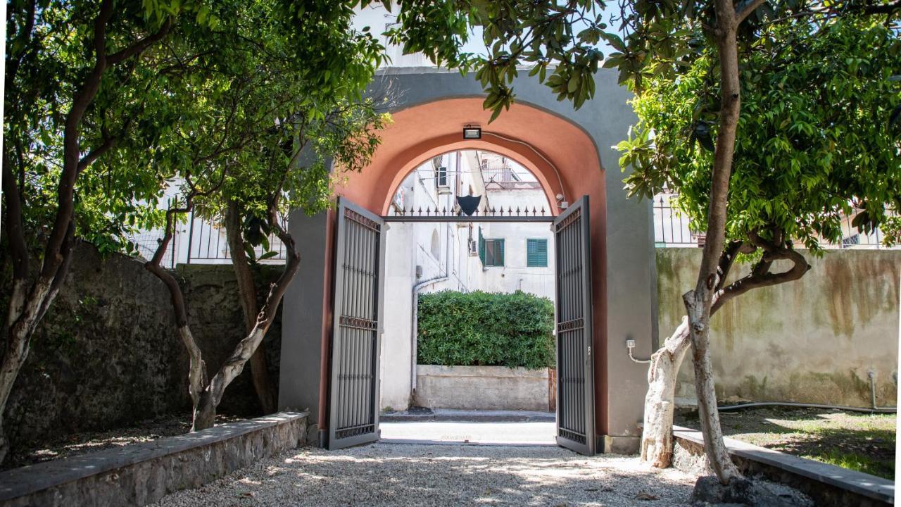 Palazzo D'Aquino Hotel Boscoreale Bagian luar foto